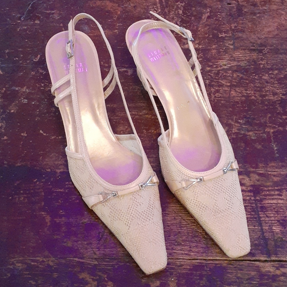 Gorgeous pair of 10.5 Stuart Weitzman kitten heels